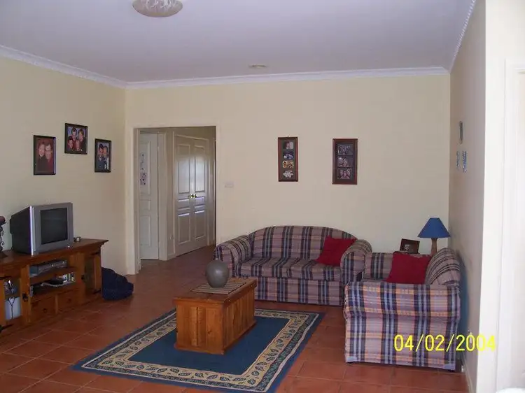 106 Kurrajong Parade, Narromine NSW 2821