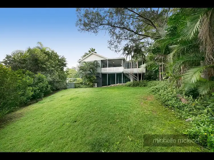 8 Torridon Close, Chapel Hill QLD 4069
