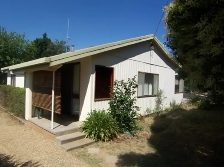 10 Armstrongs Lane, Porepunkah VIC 3740
