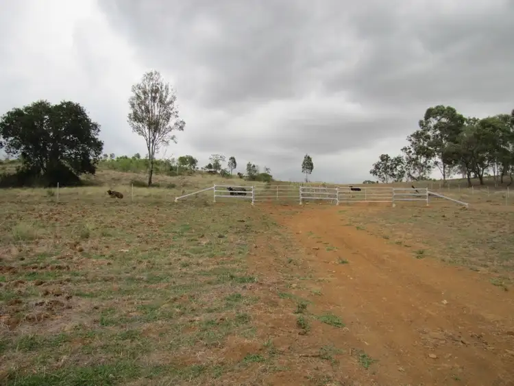 1064 East End Road, Mount Larcom QLD 4695