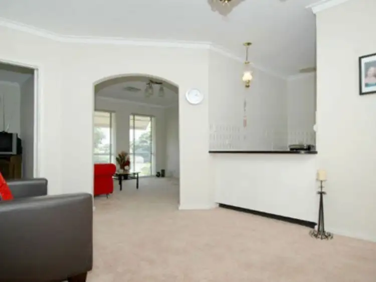 38 Lyrebird Way, Thornlie WA 6108