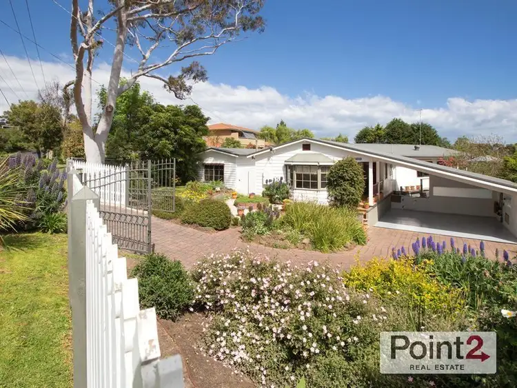 8 Otaria Street, Mount Eliza VIC 3930