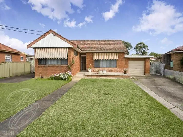 7 Bunt Avenue, Greenacre NSW 2190