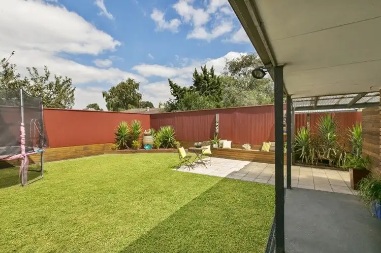 10 HOOP PINE COURT, Cranbourne North VIC 3977