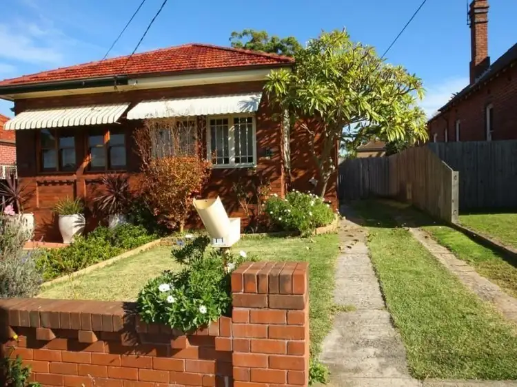 11 Seymour St, Croydon Park NSW 2133