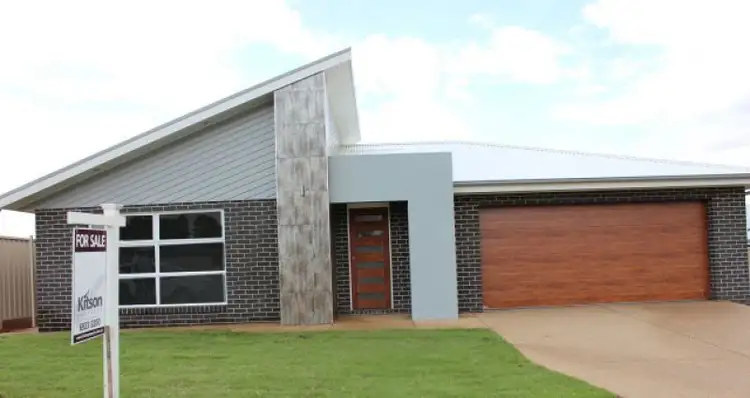 15 Cootamundra Boulevard, Estella NSW 2650