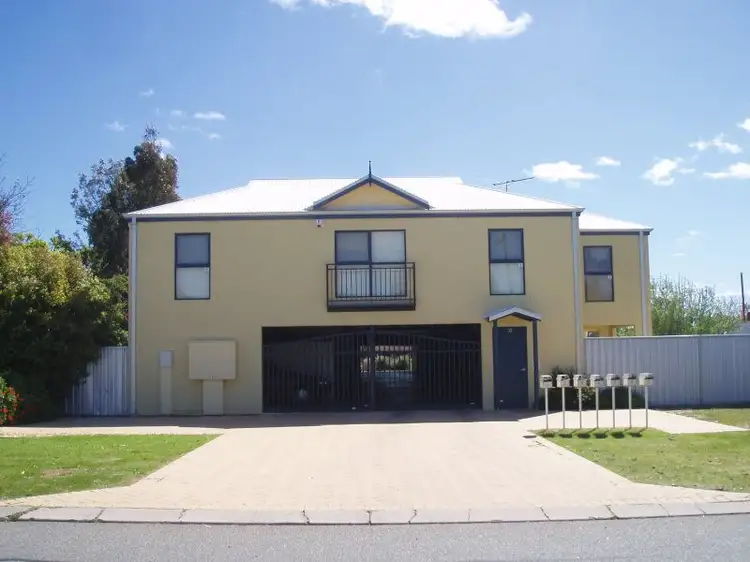 2/10 Fletcher Street, Cannington WA 6107