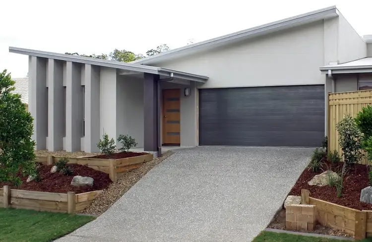 1/1 Eurella St, Pacific Pines QLD 4211