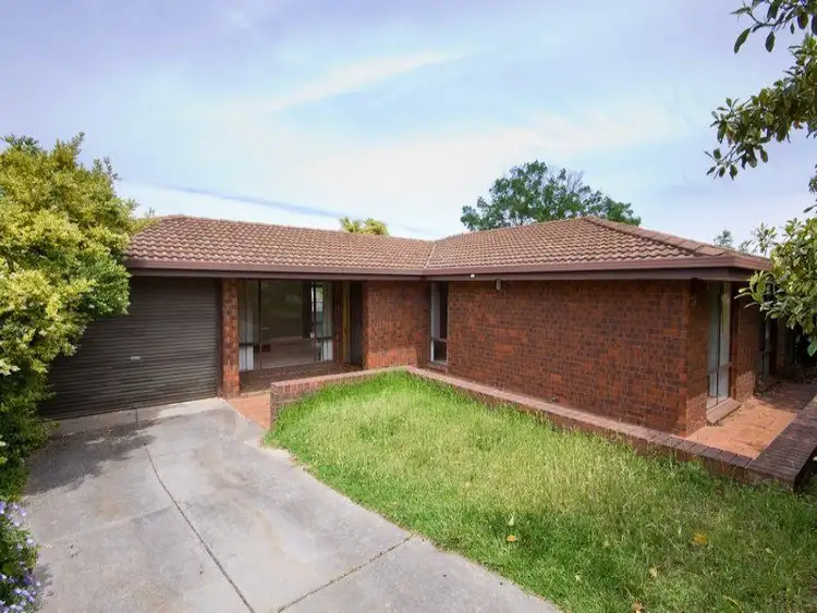 27 ROBERTSON CRESCENT, Redwood Park SA 5097