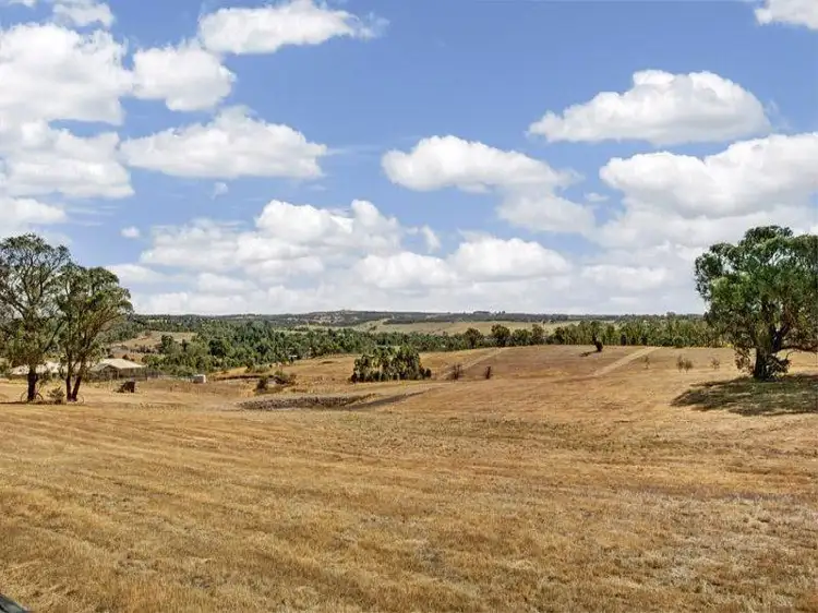 9 Cochrane Court, Wandong VIC 3758