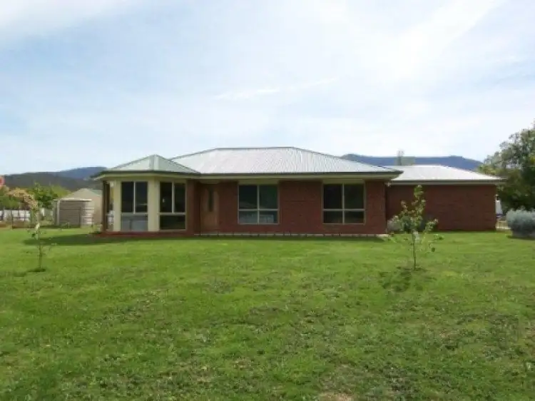 42A Station St, Porepunkah VIC 3740