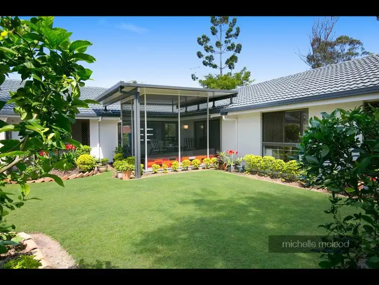 53 Marmindie Street, Chapel Hill QLD 4069