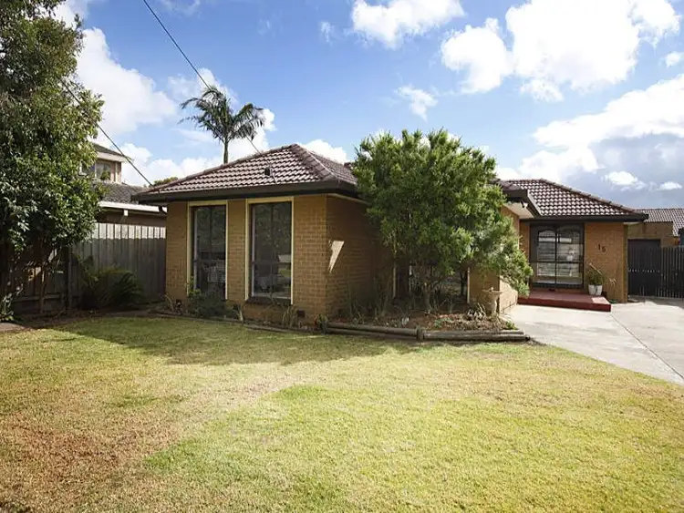15 Simmons Drive, Seaholme VIC 3018
