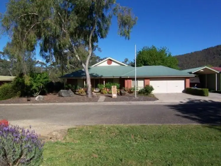 4 Frasers Lane, Bright VIC 3741