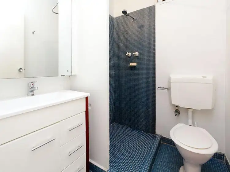 Third view of Homely studio listing, 807/76 Roslyn Gardens, Elizabeth Bay NSW 2011
