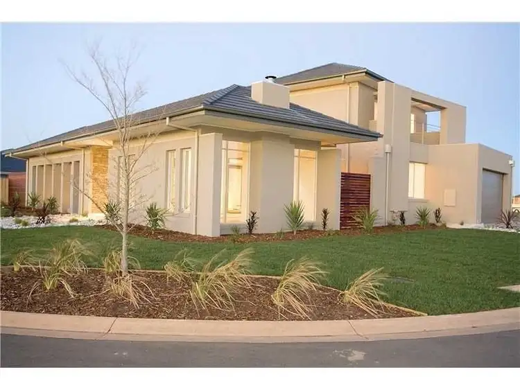 18 Cremorne St, Point Cook VIC 3030