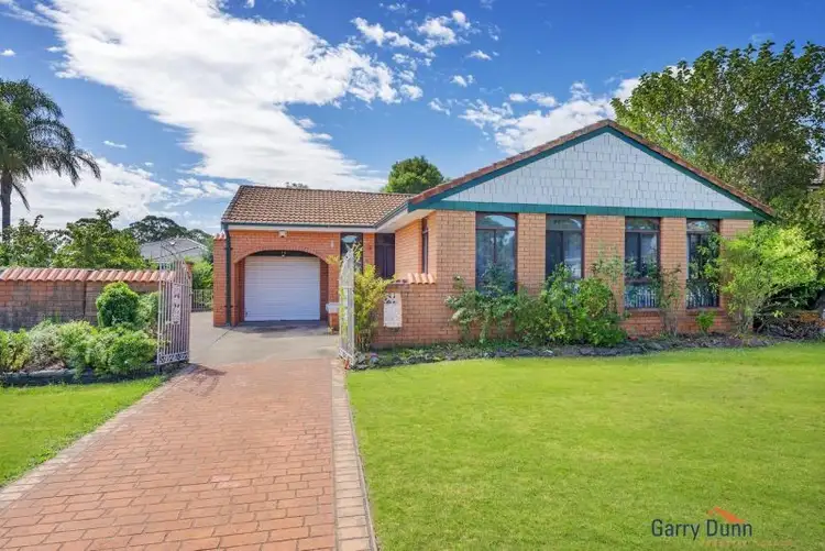 6 Falcon Place, Ingleburn NSW 2565
