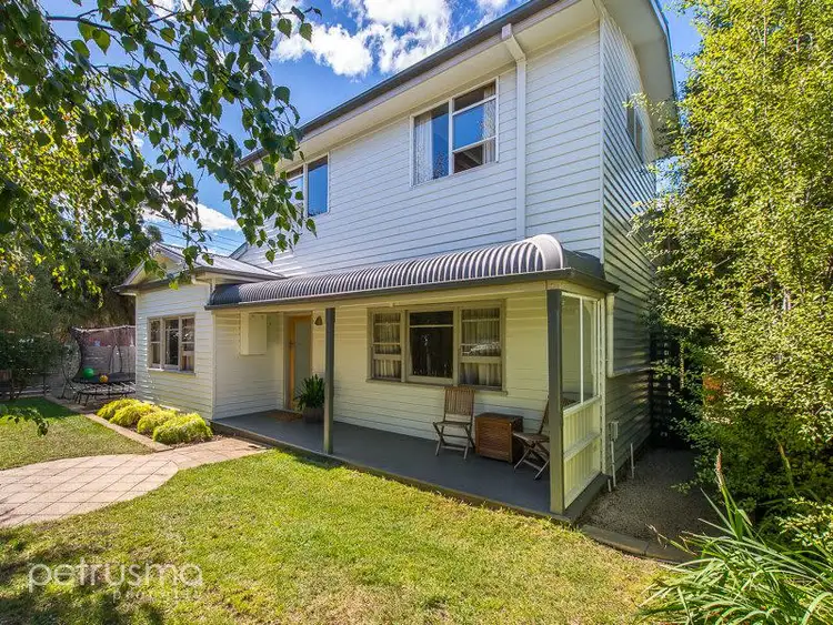 21 Wellington Road, Lindisfarne TAS 7015