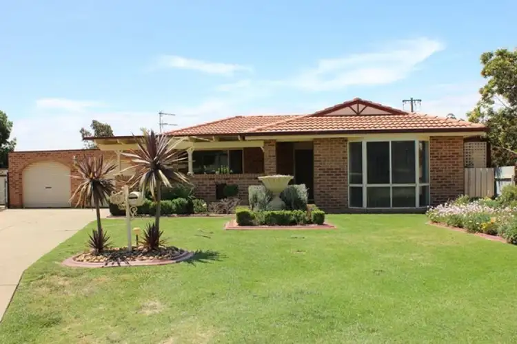 20 Langi Crescent, Glenfield Park NSW 2650