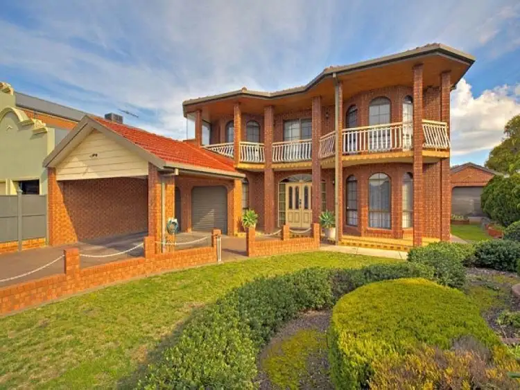 8 McAlpine Court, Altona VIC 3018