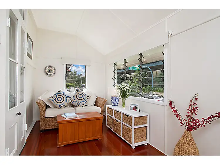16 Marquis Street, Greenslopes QLD 4120
