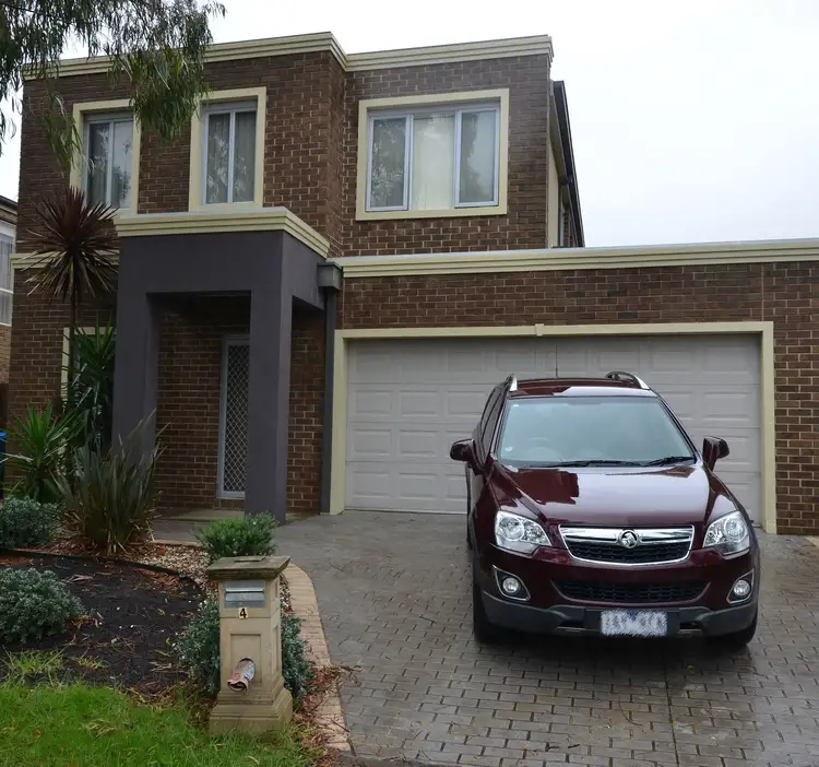 4 Elgin Mews, Cranbourne VIC 3977