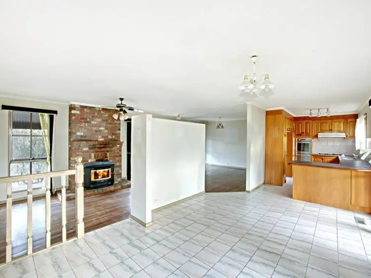 Fifth view of Homely house listing, 10 KING WILLIAM DRIVE, Wallan VIC 3756