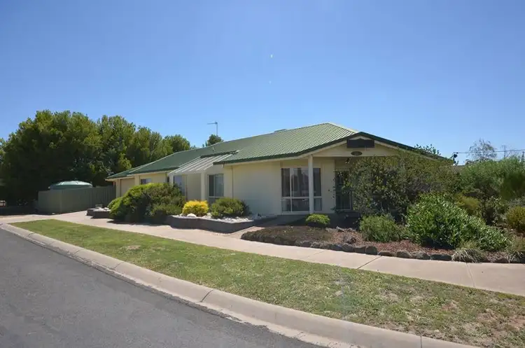 16 De Castella Drive, Horsham VIC 3400