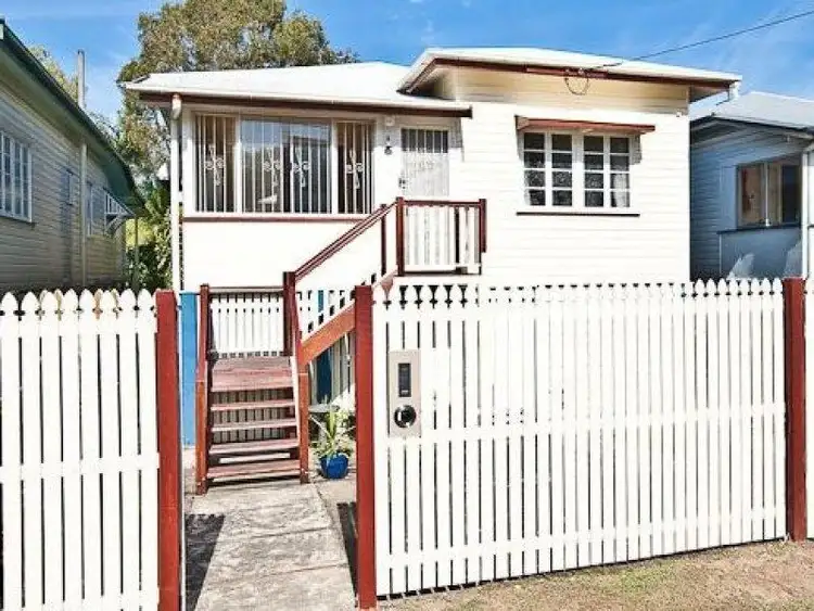 187 RAINBOW STREET, Sandgate QLD 4017