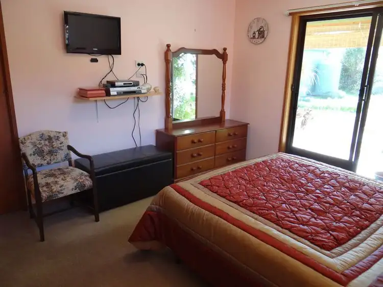 Fifth view of Homely house listing, 3 Chandler Court, Porepunkah VIC 3740