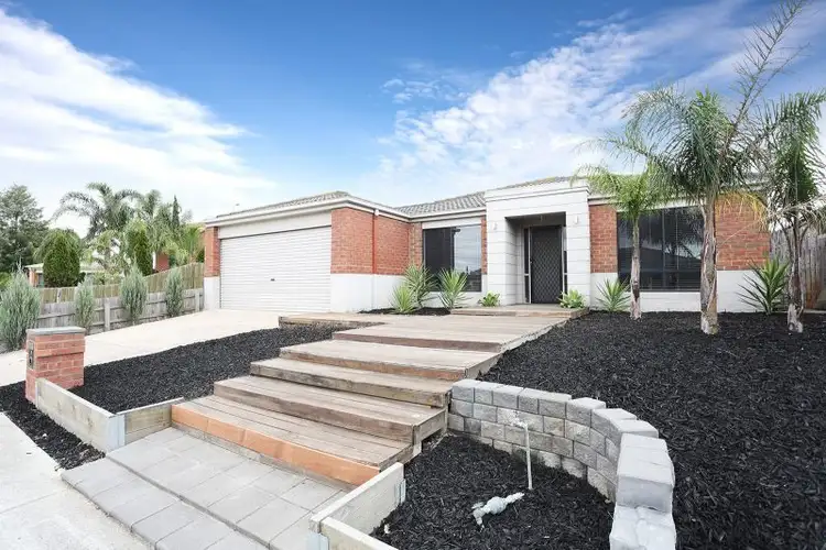 16 Mariner Close, Cranbourne North VIC 3977