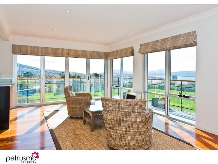 2/245 Churchill Avenue, Sandy Bay TAS 7005