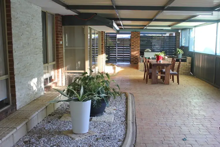 24 Inverness Dr, Meadow Springs WA 6210