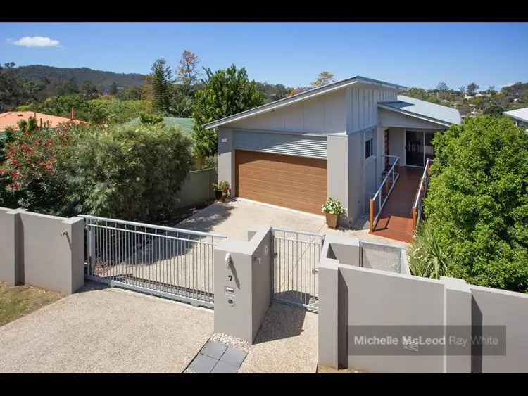 7 Tristania Road, Chapel Hill QLD 4069
