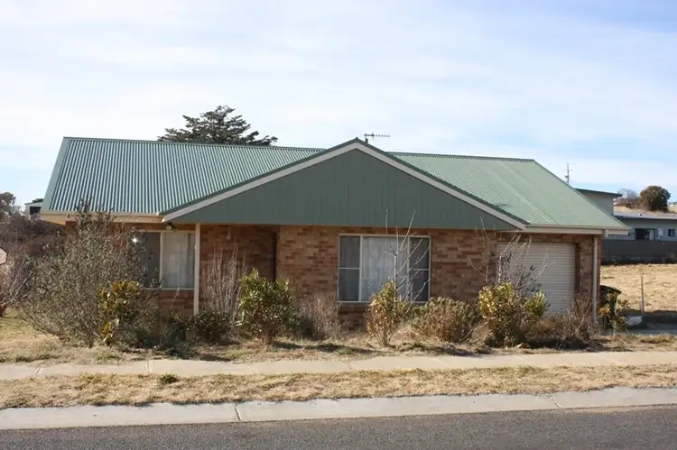 16 East Camp Drive, Cooma NSW 2630