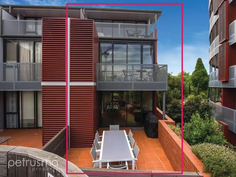 Main view of Homely townhouse listing, 19/1 Collins Street, Hobart TAS 7000