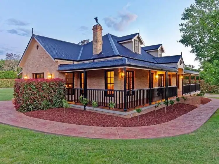 6 Stratford Way, Burradoo NSW 2576