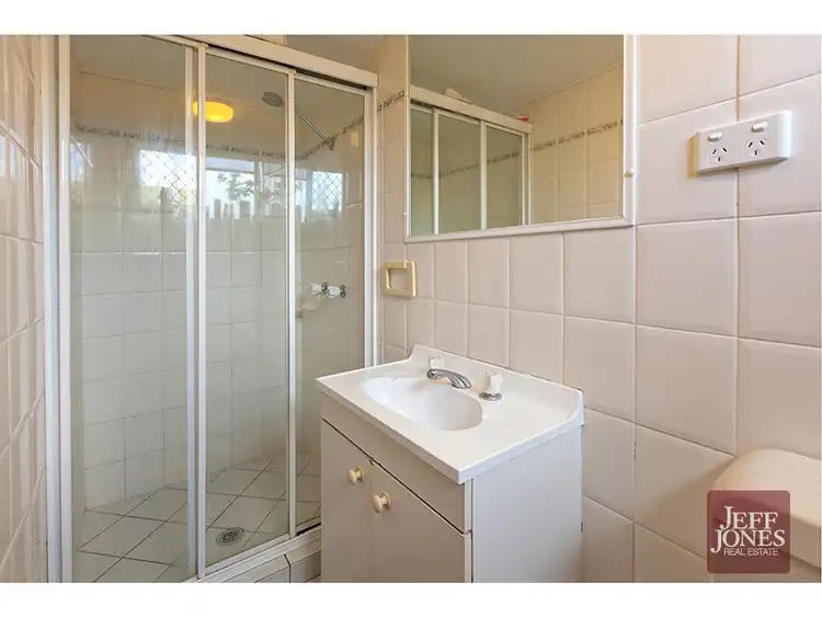 Fifth view of Homely unit listing, 2/19 Edith Street, Greenslopes QLD 4120