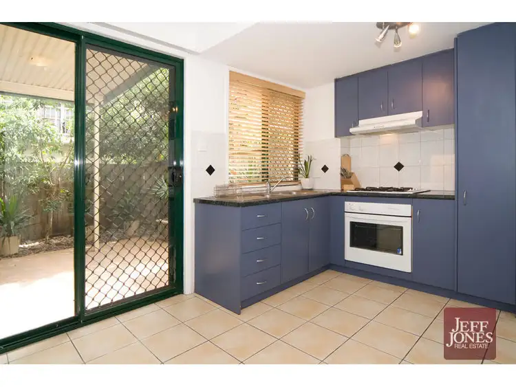 Seventh view of Homely townhouse listing, 1/33 Gladys Street, Greenslopes QLD 4120