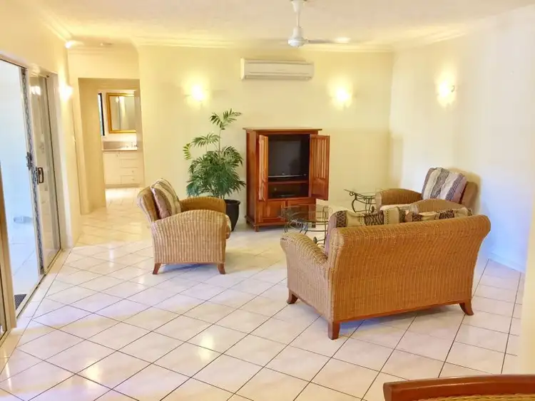 2 Greenslopes Street, Cairns QLD 4870