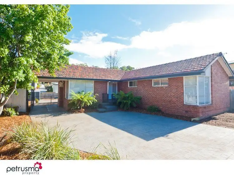 26 Henley Street, Lindisfarne TAS 7015