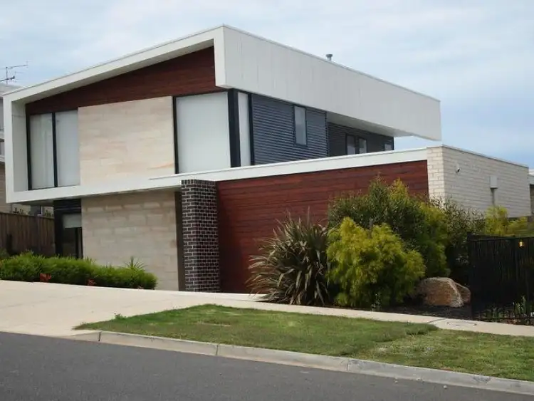 33 Province Boulevard, Highton VIC 3216