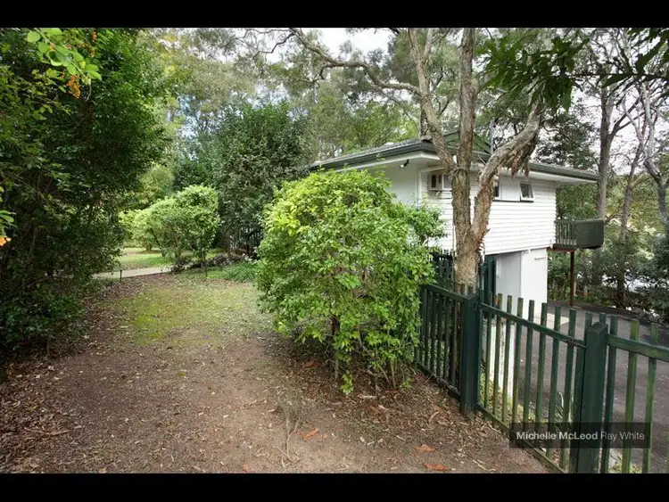 24 Bina Street, Chapel Hill QLD 4069