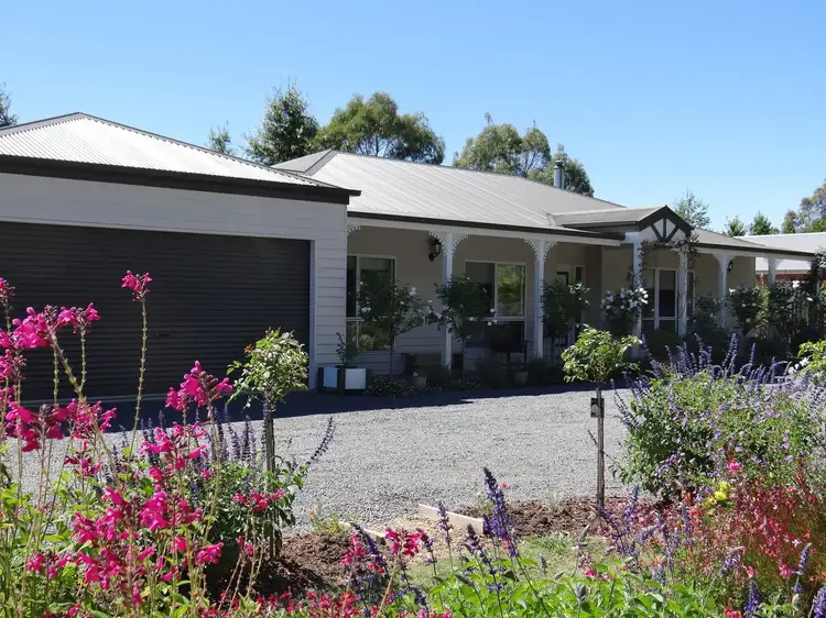 15 Station Street, Porepunkah VIC 3740