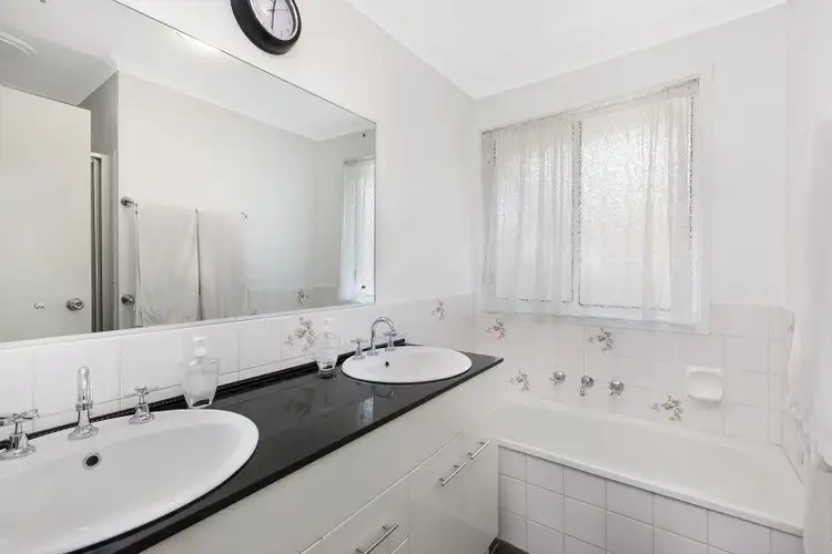 Sixth view of Homely house listing, 21 OAKTREE DRIVE, Hampton Park VIC 3976