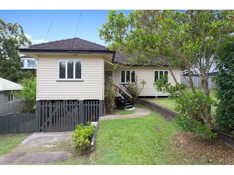 102 Nursery Road, Holland Park West QLD 4121