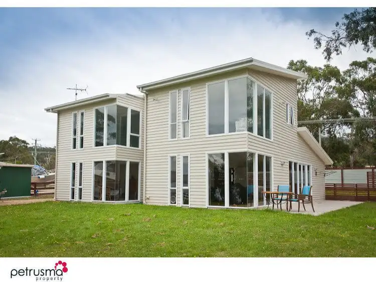 106 Bay Road, Boomer Bay TAS 7177