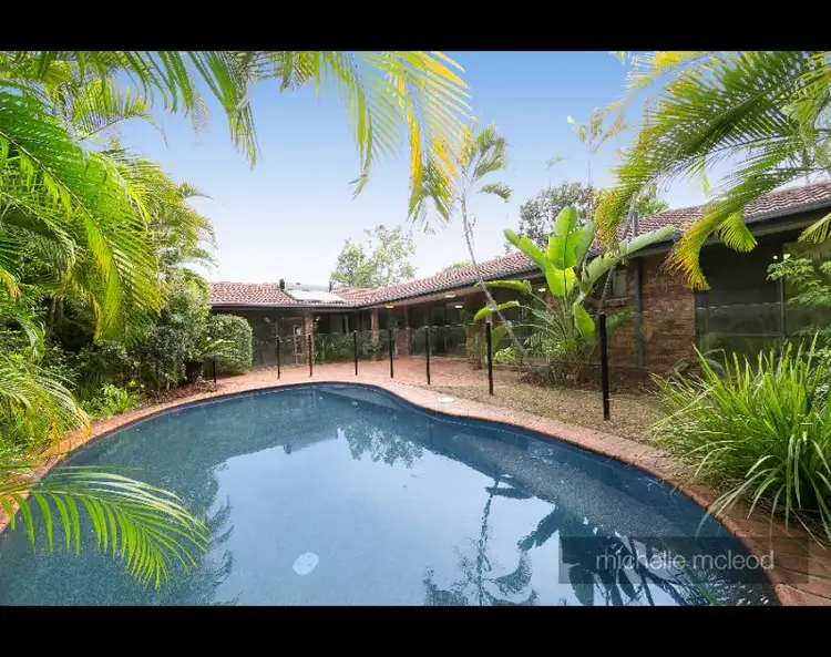 35 Farnworth Street, Chapel Hill QLD 4069