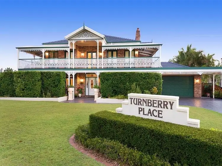 2 TURNBERRY PLACE, Carindale QLD 4152