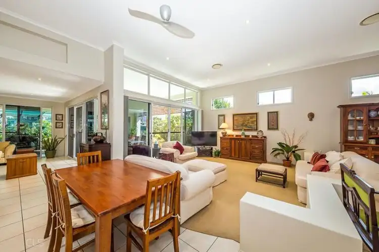 19 Fulmar Crescent, Banksia Beach QLD 4507